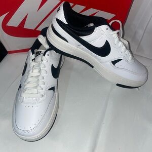 Nike Men's Black and White Sneakers